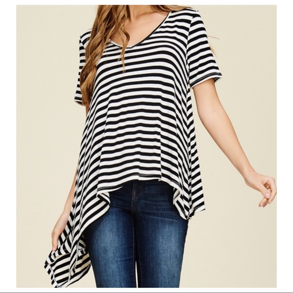 ✨LAST ONE✨Striped V neck asymmetrical top - Picture 2 of 8